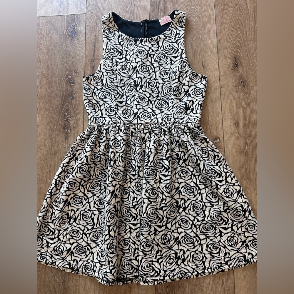 50’s Style Fit and Flare Floral Black and White Women’s Dress.